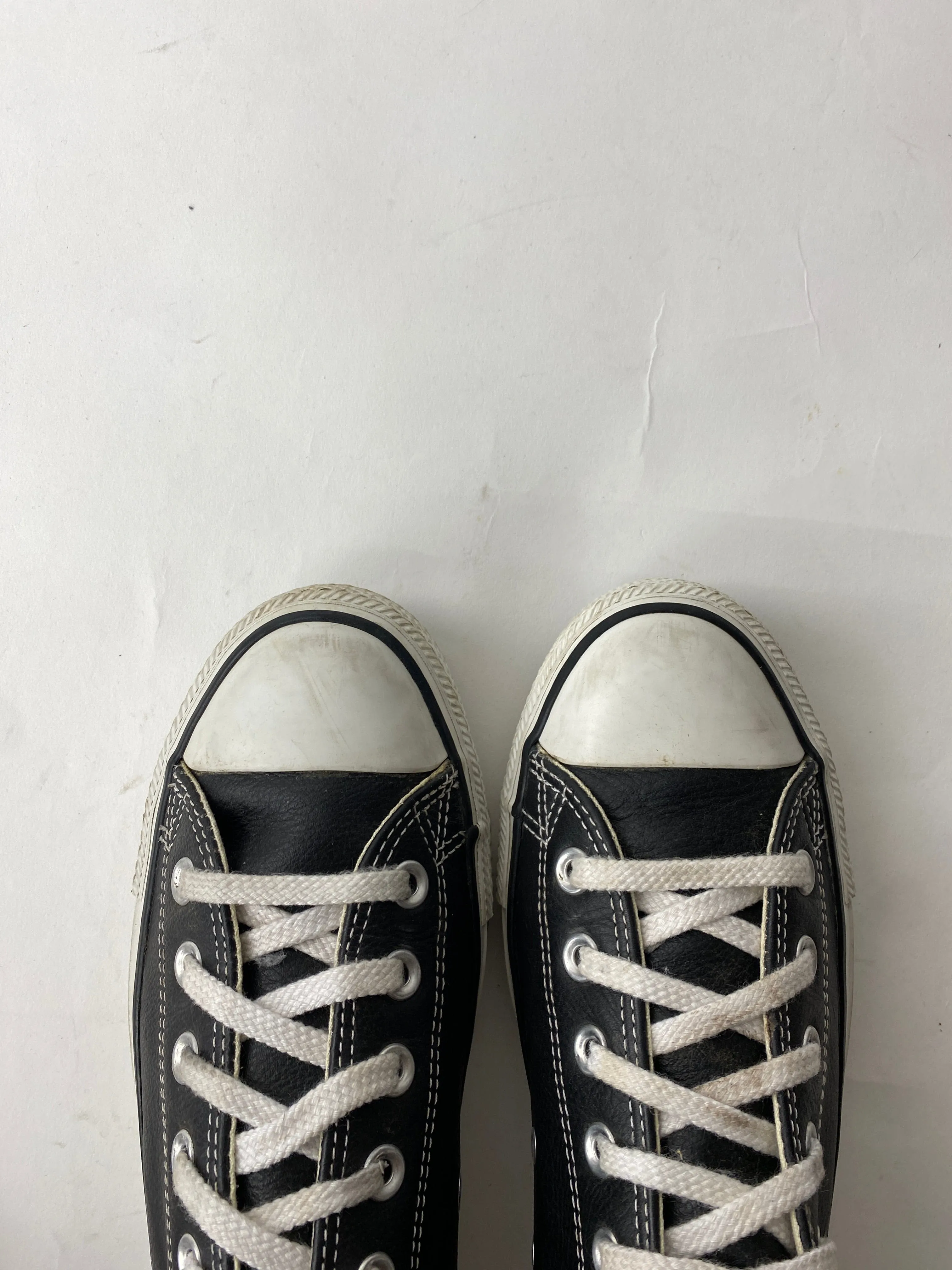 Converse Chuck Taylors U.S. Mens 7 Black Leather