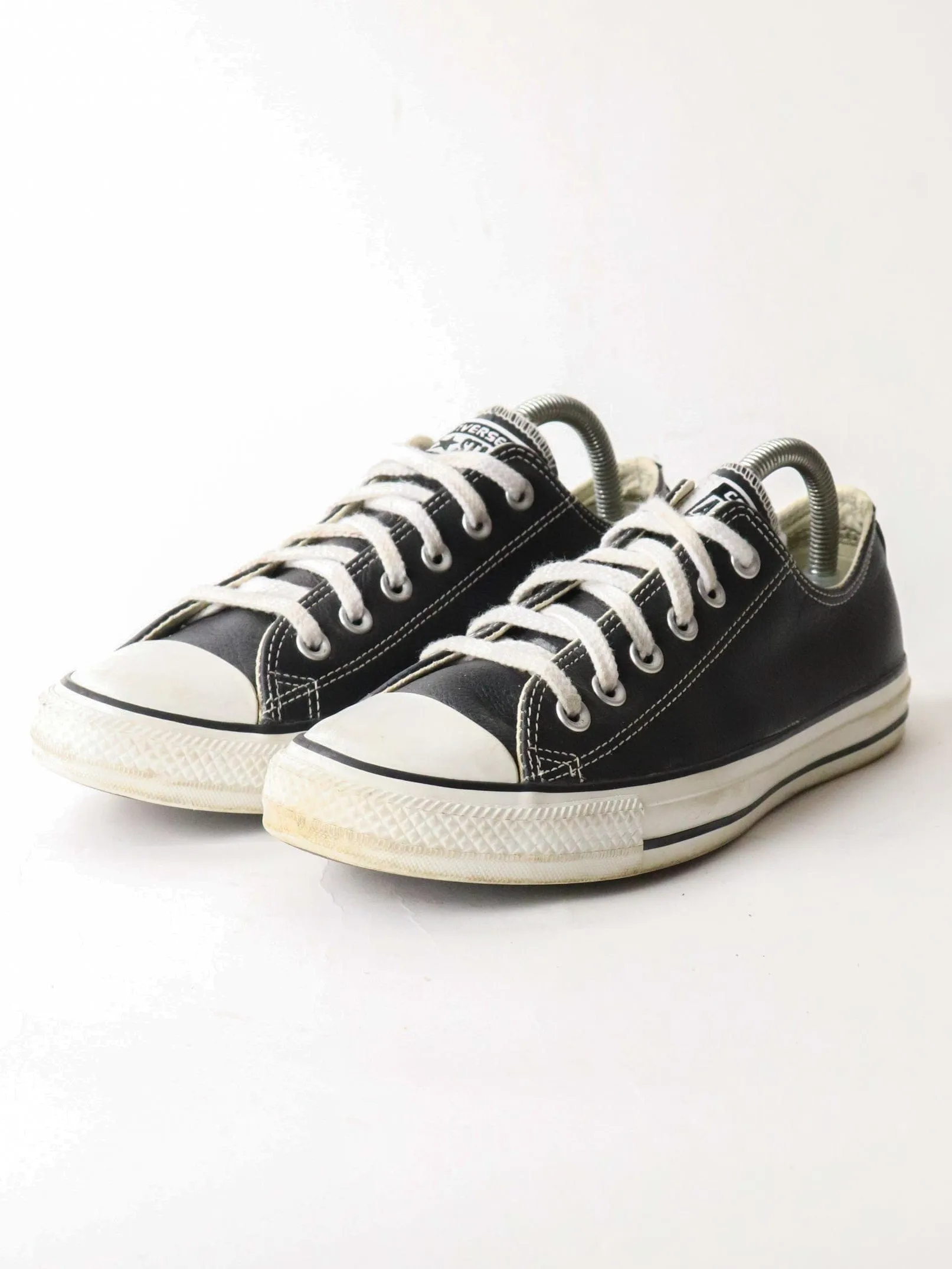Converse Chuck Taylors U.S. Mens 7 Black Leather
