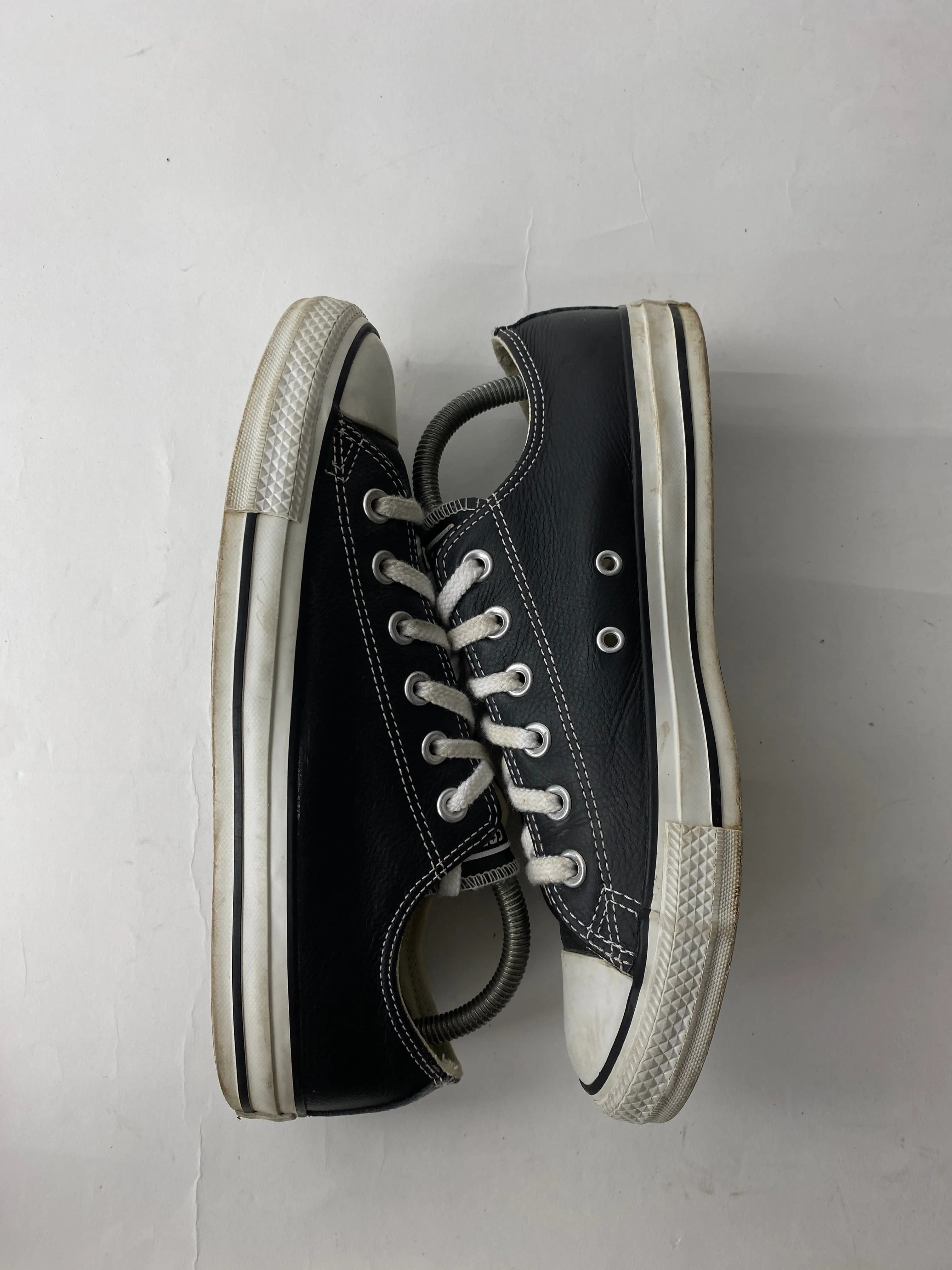 Converse Chuck Taylors U.S. Mens 7 Black Leather