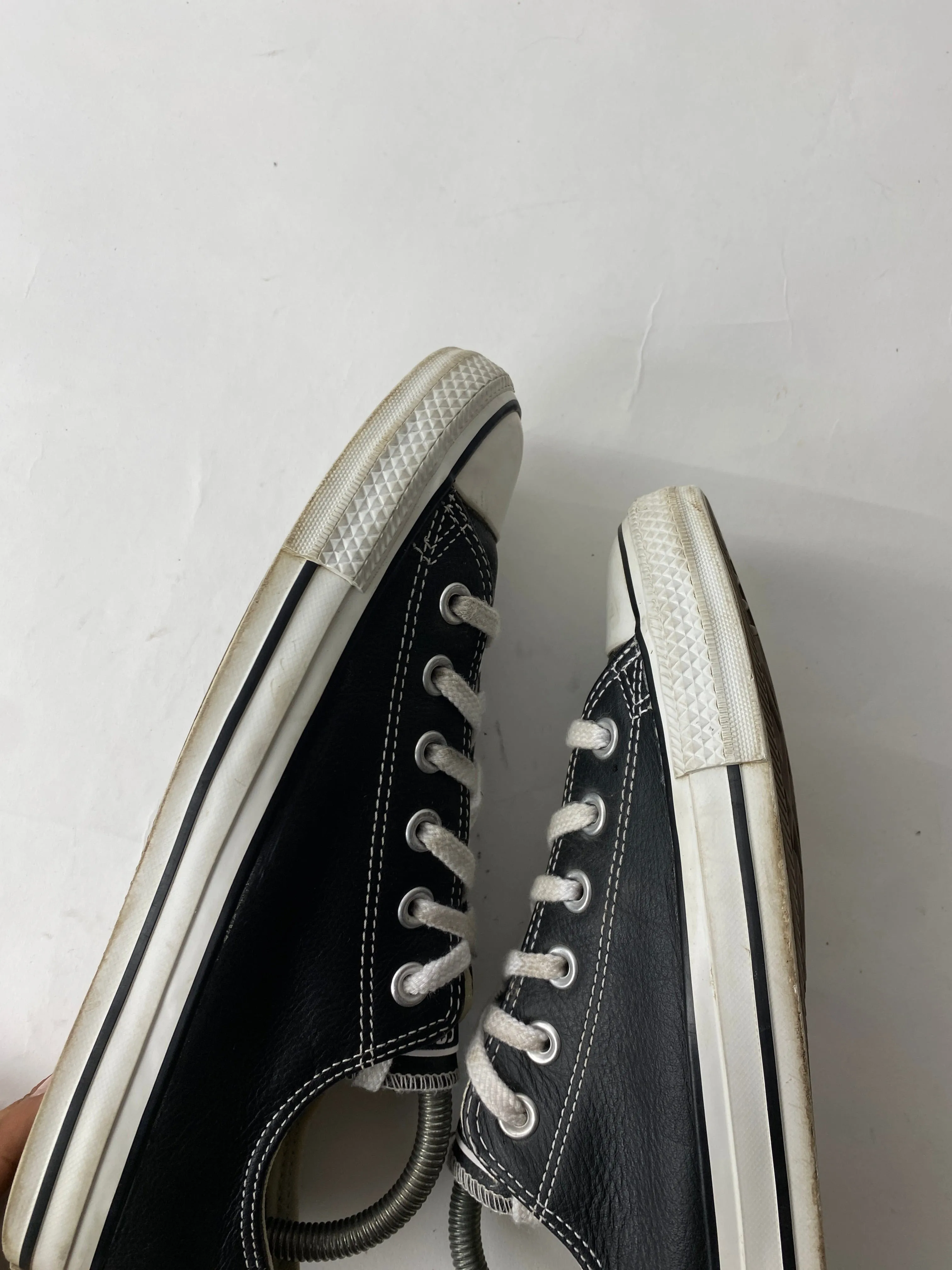 Converse Chuck Taylors U.S. Mens 7 Black Leather