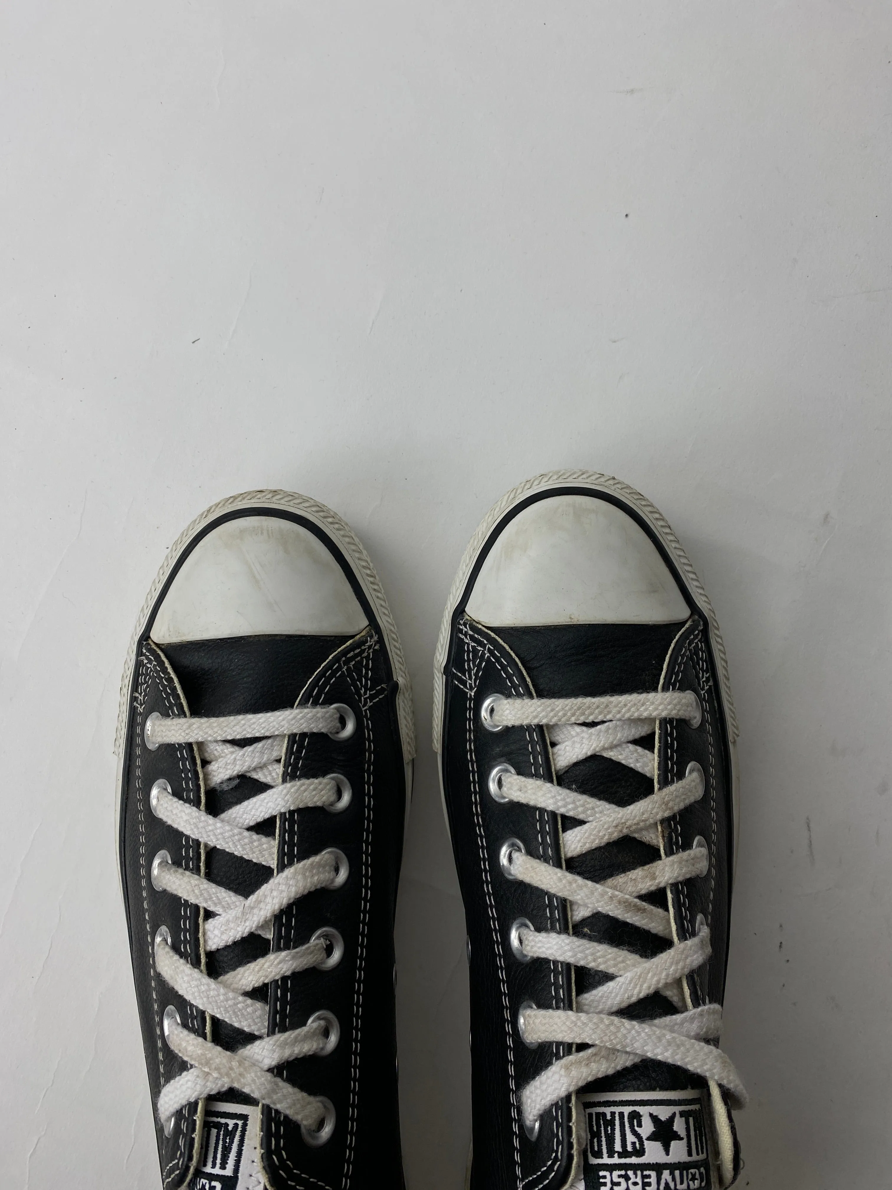 Converse Chuck Taylors U.S. Mens 7 Black Leather