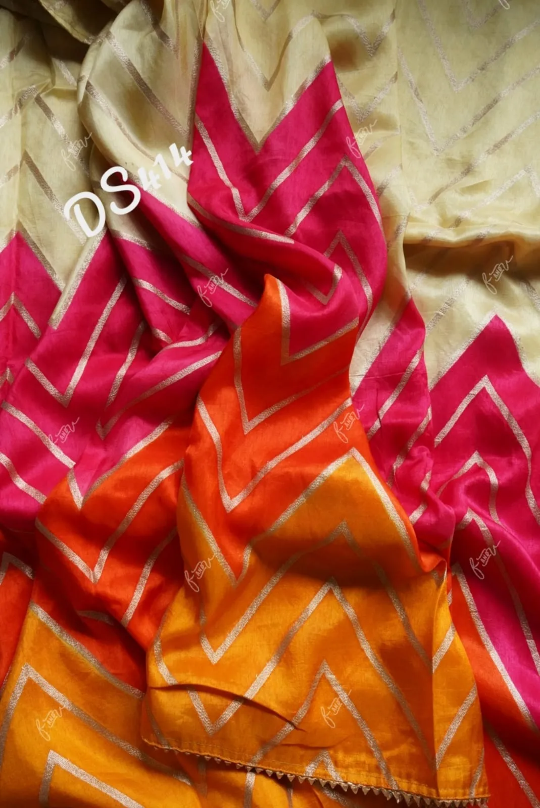 Exquisite Munga zigzag saree