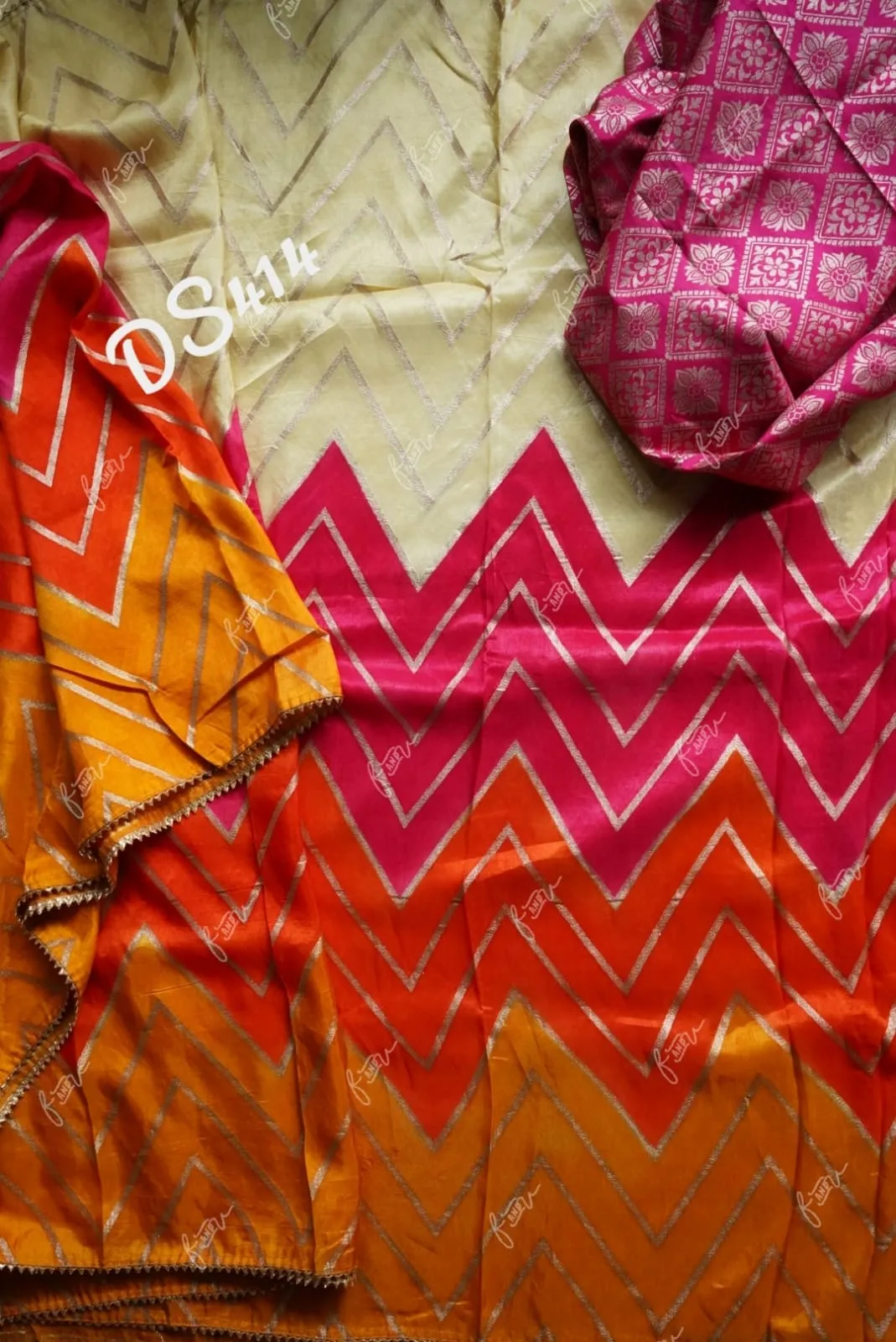 Exquisite Munga zigzag saree