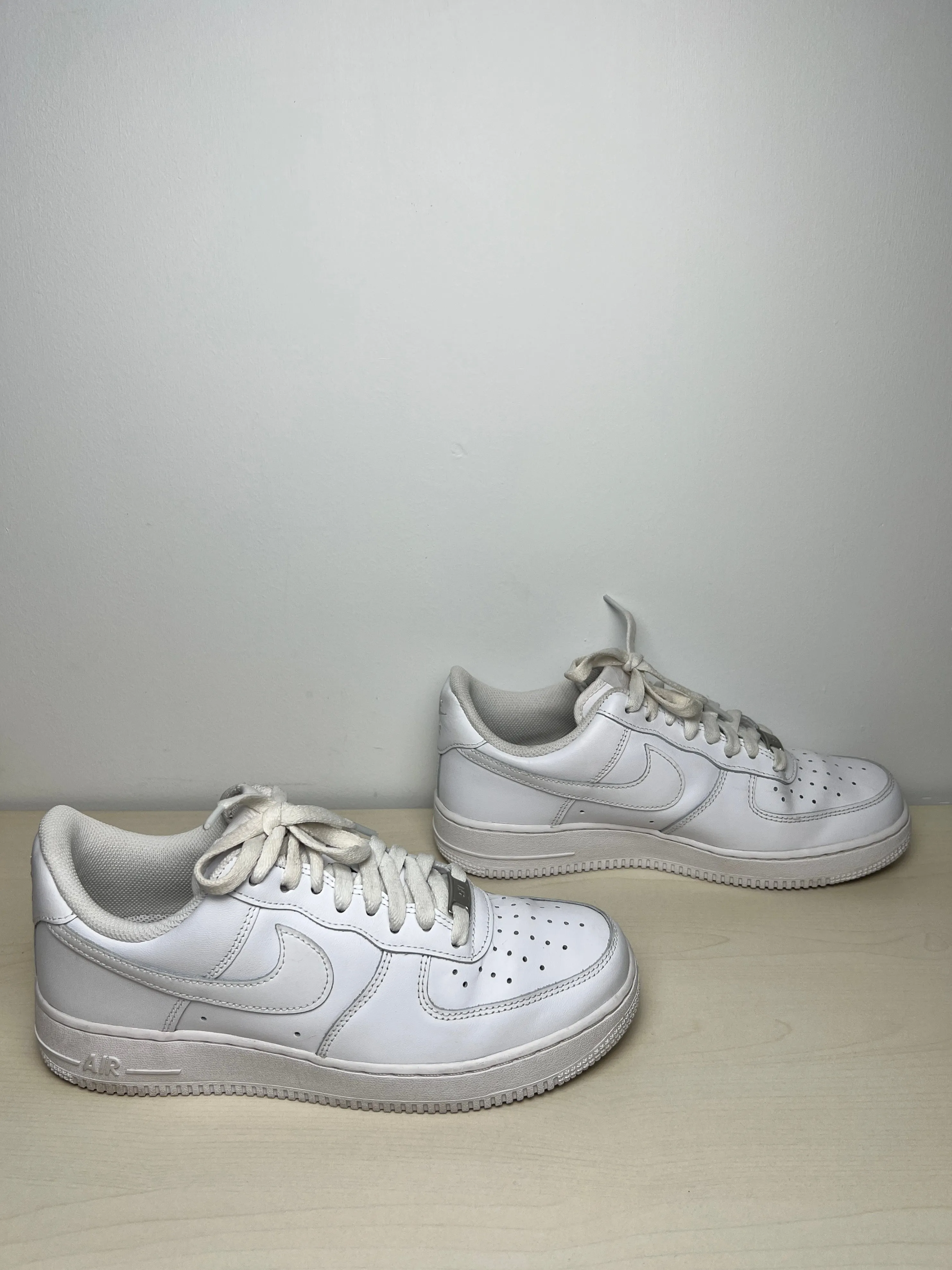 Shoes Sneakers By Nike In White, Size: 9.5